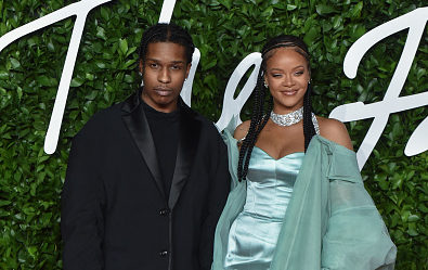 Копирует стиль возлюбленной: Рианна и A$AP Rocky в парных нарядах Копирует стиль возлюбленной: Рианна и A$AP Rocky в парных нарядах