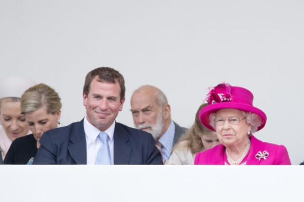 Сразу после развода: внука Елизаветы II Питера Филлипса заметили в компании бывшей девушки принца Гарри