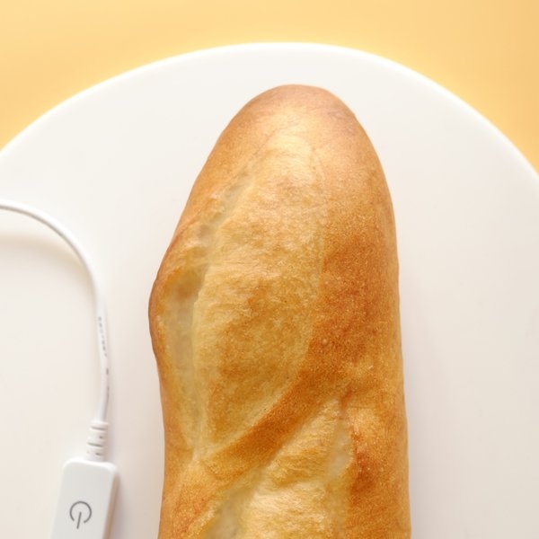 Свеча с запахом половых органов, спрей от вампиров и хлебная лампа: топ самых странных вещей из магазина Гвинет Пэлтроу