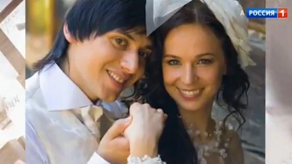 Развелась с певцом Русланом Алехно, обвенчалась с миллионером из Франции: как живет звезда «6 кадров» Ирина Медведева