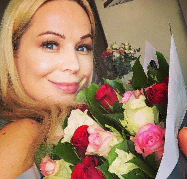 Развелась с певцом Русланом Алехно, обвенчалась с миллионером из Франции: как живет звезда «6 кадров» Ирина Медведева