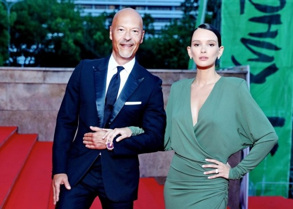 Без цыган, медведей и кринолина: российские звезды, которые поженились тихо