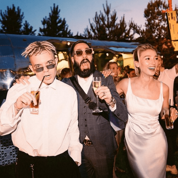 Без цыган, медведей и кринолина: российские звезды, которые поженились тихо