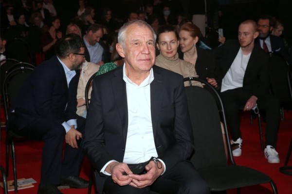 Скандальный уход из «Современника», 39 лет с одной женщиной: как сейчас живет Сергей Гармаш Скандальный уход из «Современника», 39 лет с одной женщиной: как сейчас живет Сергей Гармаш