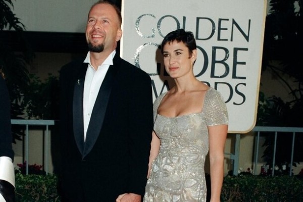 Развод по-голливудски: 10 звездных пар, чей брак закончился скандалом Развод по-голливудски: 10 звездных пар, чей брак закончился скандалом