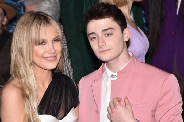 Чем занимаются сейчас и как выглядят актеры сериала «Очень странные дела» Чем занимаются сейчас и как выглядят актеры сериала «Очень странные дела»