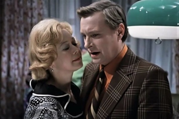 «Кака така любовь?»: 8 токсичных отношений в советских фильмах, которые мы раньше не замечали «Кака така любовь?»: 8 токсичных отношений в советских фильмах, которые мы раньше не замечали