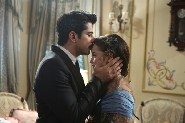 Любовь как в сериалах: 8 самых обсуждаемых турецких парочек Любовь как в сериалах: 8 самых обсуждаемых турецких парочек