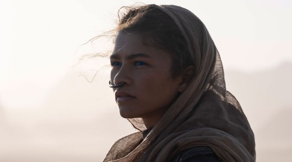 Звезды сошлись: Зендая и Тимоти Шаламе целуются в новом трейлере «Дюны» Звезды сошлись: Зендая и Тимоти Шаламе целуются в новом трейлере «Дюны»