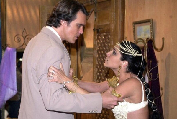 Жади – дура, а Лукас – нарцисс: как «Клон» годами обманывал зрительниц Жади – дура, а Лукас – нарцисс: как «Клон» годами обманывал зрительниц