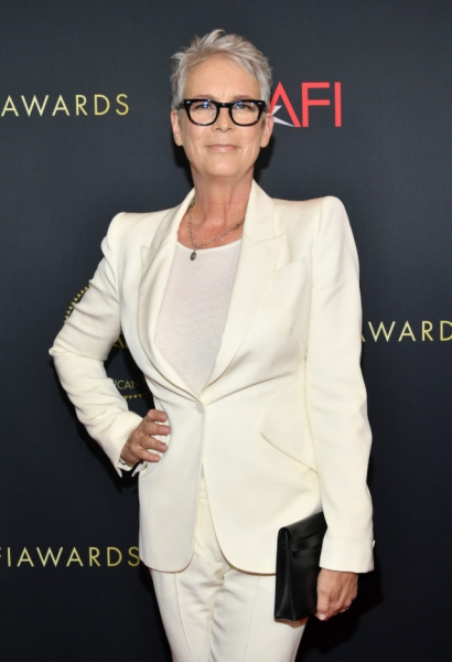 «Мы с гордостью наблюдали, как наш сын стал дочерью»: Джейми Ли Кертес призналась, что ее ребёнок трансгендер «Мы с гордостью наблюдали, как наш сын стал дочерью»: Джейми Ли Кертес призналась, что ее ребёнок трансгендер