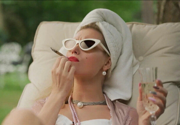 Что смотреть на выходных: 9 новинок онлайн — вампиры, инопланетяне и нетипичный Данила Козловский Что смотреть на выходных: 9 новинок онлайн — вампиры, инопланетяне и нетипичный Данила Козловский