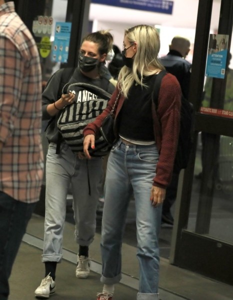 Тайная свадьба? Кристен Стюарт заметили с кольцом на том самом пальце