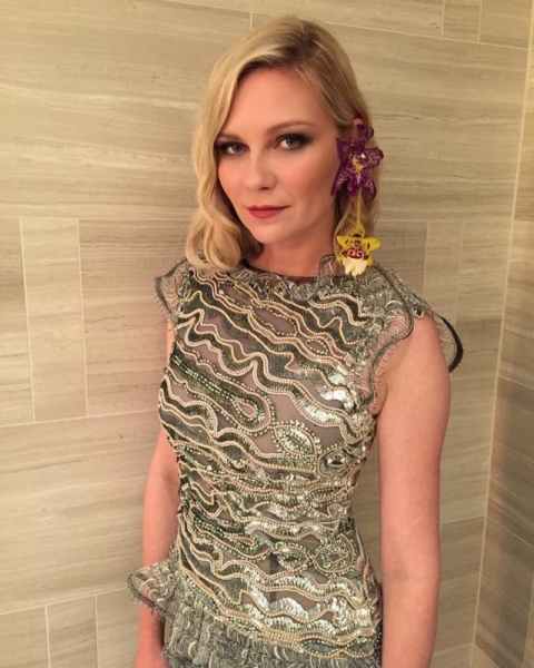 Укладка на лету: как Кьяра Ферраньи и другие звезды сохраняют прическу в течение дня Укладка на лету: как Кьяра Ферраньи и другие звезды сохраняют прическу в течение дня