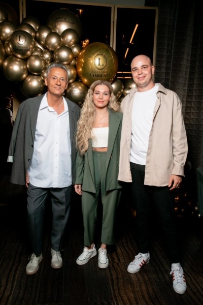 Просто коллеги? Милые объятия Кристины Асмус и Алексея Каничева на открытии сезона Московского драматического театра имени М.Н. Ермоловой Просто коллеги? Милые объятия Кристины Асмус и Алексея Каничева на открытии сезона Московского драматического театра имени М.Н. Ермоловой