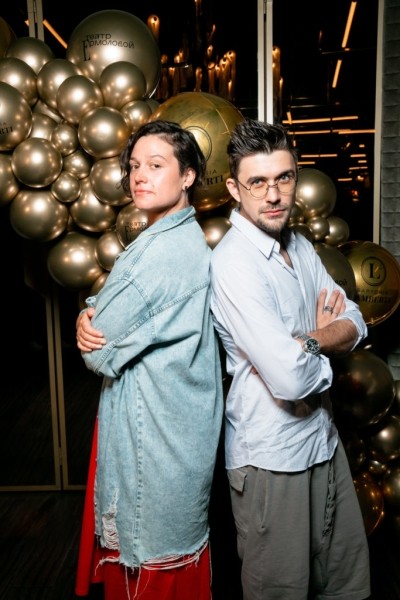 Просто коллеги? Милые объятия Кристины Асмус и Алексея Каничева на открытии сезона Московского драматического театра имени М.Н. Ермоловой Просто коллеги? Милые объятия Кристины Асмус и Алексея Каничева на открытии сезона Московского драматического театра имени М.Н. Ермоловой