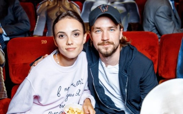 Скоро свадьба? Девушка Александра Петрова поймала букет невесты