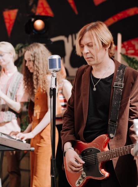 «Музыкальная индустрия стала и попроще, и поплоще»: Найк Борзов о новом поколении, отказе от алкоголя и высказываниях в соцсетях «Музыкальная индустрия стала и попроще, и поплоще»: Найк Борзов о новом поколении, отказе от алкоголя и высказываниях в соцсетях