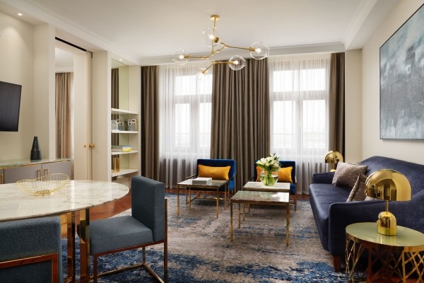 Планы на выходные 14-15 августа: возрождение фестиваля Outline в «Мутаборе», выставка Кати Правды и «Ламбада-маркет» в «Стрелке»