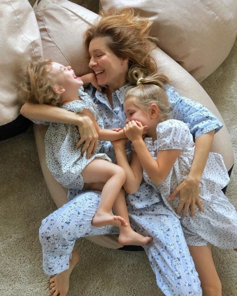 Как на подбор: самые классные фэмили луки наших звезд Как на подбор: самые классные фэмили луки наших звезд