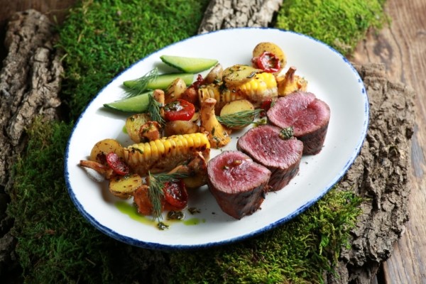 Планы на выходные 14-15 августа: возрождение фестиваля Outline в «Мутаборе», выставка Кати Правды и «Ламбада-маркет» в «Стрелке»