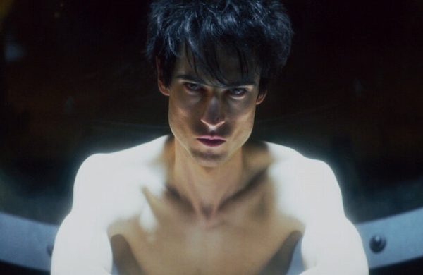 Том Старридж: Песочный человек, одноклассник Паттинсона и просто мрачный красавчик