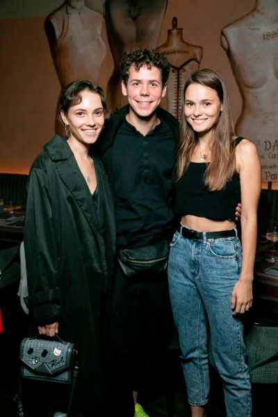 Просто коллеги? Милые объятия Кристины Асмус и Алексея Каничева на открытии сезона Московского драматического театра имени М.Н. Ермоловой Просто коллеги? Милые объятия Кристины Асмус и Алексея Каничева на открытии сезона Московского драматического театра имени М.Н. Ермоловой