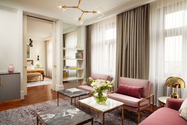 Планы на выходные 14-15 августа: возрождение фестиваля Outline в «Мутаборе», выставка Кати Правды и «Ламбада-маркет» в «Стрелке»