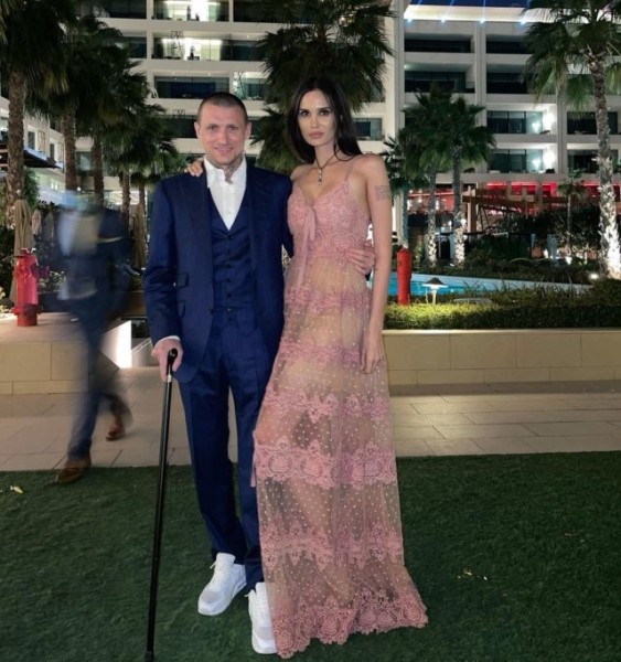 «Два ножа в спину»: Алана Мамаева раскрыла роман Павла с ее подругой, которая ей угрожает