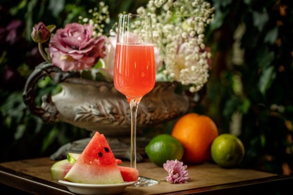 Планы на выходные 14-15 августа: возрождение фестиваля Outline в «Мутаборе», выставка Кати Правды и «Ламбада-маркет» в «Стрелке»