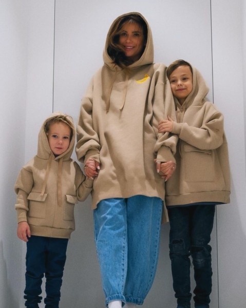 Как на подбор: самые классные фэмили луки наших звезд Как на подбор: самые классные фэмили луки наших звезд