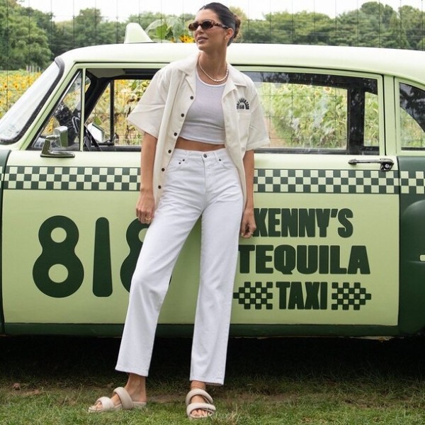 Знают толк в хороших вечеринках: 9 голливудских звезд, которые занялись производством алкогольных напитков Знают толк в хороших вечеринках: 9 голливудских звезд, которые занялись производством алкогольных напитков