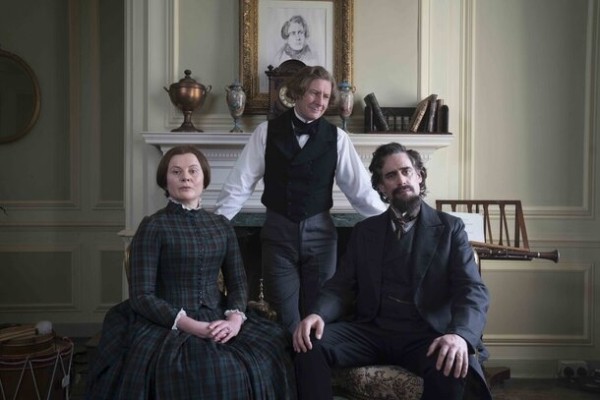 Чай, пожалуйста: 12 комедийных сериалов для любителей британского юмора Чай, пожалуйста: 12 комедийных сериалов для любителей британского юмора