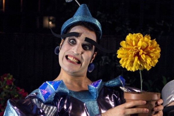 Чай, пожалуйста: 12 комедийных сериалов для любителей британского юмора Чай, пожалуйста: 12 комедийных сериалов для любителей британского юмора