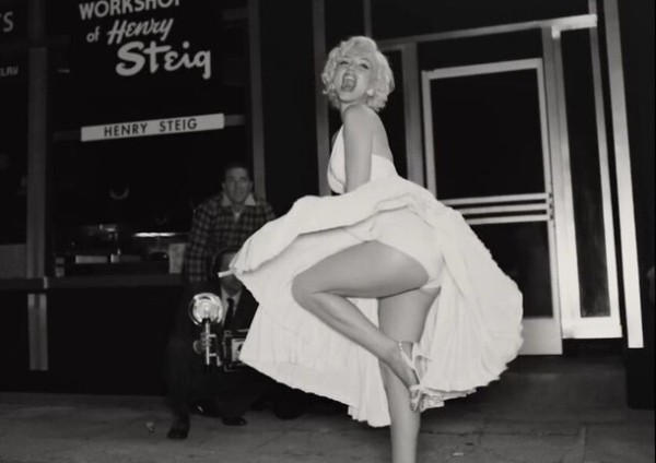 Что посмотреть на выходных: продолжение «Фокус-покуса», мультфильм Кида Кади и драма о Мэрилин Монро Что посмотреть на выходных: продолжение «Фокус-покуса», мультфильм Кида Кади и драма о Мэрилин Монро