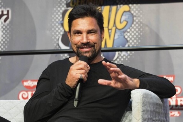 7 новозеландских красавчиков, которых сейчас любят больше, чем голливудских актеров