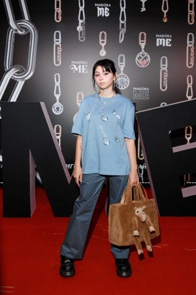 Дух свободы и дерзости поколения Z: Ян Гэ, Ваня Дмитриенко, Самира Мустафаев на премьере новой коллекции Pandora Me Дух свободы и дерзости поколения Z: Ян Гэ, Ваня Дмитриенко, Самира Мустафаев на премьере новой коллекции Pandora Me