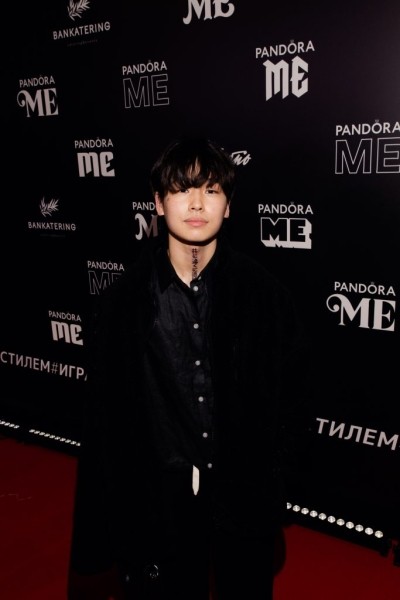 Дух свободы и дерзости поколения Z: Ян Гэ, Ваня Дмитриенко, Самира Мустафаев на премьере новой коллекции Pandora Me Дух свободы и дерзости поколения Z: Ян Гэ, Ваня Дмитриенко, Самира Мустафаев на премьере новой коллекции Pandora Me