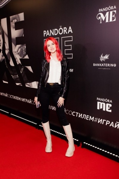 Дух свободы и дерзости поколения Z: Ян Гэ, Ваня Дмитриенко, Самира Мустафаев на премьере новой коллекции Pandora Me Дух свободы и дерзости поколения Z: Ян Гэ, Ваня Дмитриенко, Самира Мустафаев на премьере новой коллекции Pandora Me