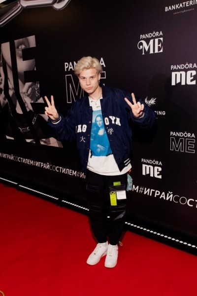 Дух свободы и дерзости поколения Z: Ян Гэ, Ваня Дмитриенко, Самира Мустафаев на премьере новой коллекции Pandora Me Дух свободы и дерзости поколения Z: Ян Гэ, Ваня Дмитриенко, Самира Мустафаев на премьере новой коллекции Pandora Me