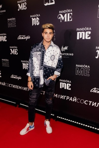 Дух свободы и дерзости поколения Z: Ян Гэ, Ваня Дмитриенко, Самира Мустафаев на премьере новой коллекции Pandora Me Дух свободы и дерзости поколения Z: Ян Гэ, Ваня Дмитриенко, Самира Мустафаев на премьере новой коллекции Pandora Me