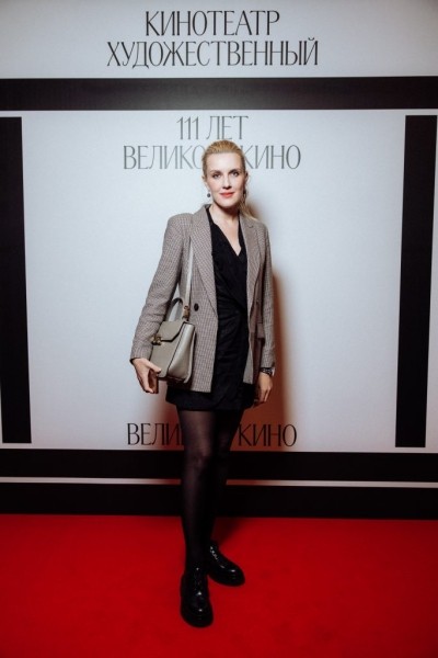 Рената Литвинова, Кантемир Балагов, Александра Ревенко и другие на премьере фильма Григория Добрыгина «На близком расстоянии» Рената Литвинова, Кантемир Балагов, Александра Ревенко и другие на премьере фильма Григория Добрыгина «На близком расстоянии»