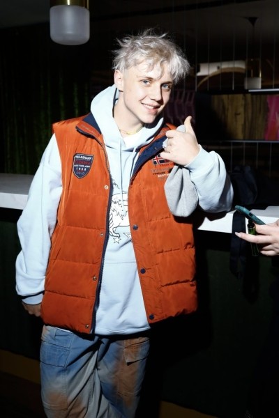 Дух свободы и дерзости поколения Z: Ян Гэ, Ваня Дмитриенко, Самира Мустафаев на премьере новой коллекции Pandora Me Дух свободы и дерзости поколения Z: Ян Гэ, Ваня Дмитриенко, Самира Мустафаев на премьере новой коллекции Pandora Me