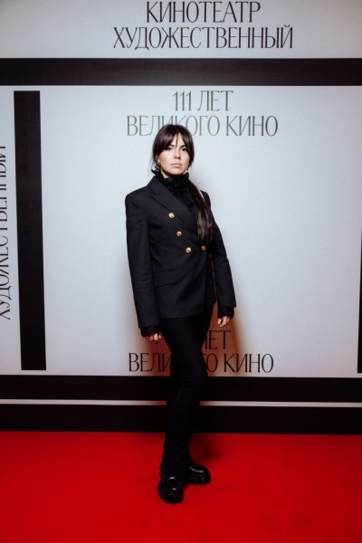 Рената Литвинова, Кантемир Балагов, Александра Ревенко и другие на премьере фильма Григория Добрыгина «На близком расстоянии» Рената Литвинова, Кантемир Балагов, Александра Ревенко и другие на премьере фильма Григория Добрыгина «На близком расстоянии»