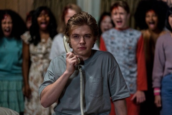 9 главных сериалов октября: «Интервью с вампиром», долгожданный «Шантарам» и новый проект Нолана