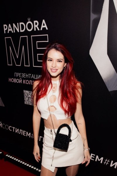 Дух свободы и дерзости поколения Z: Ян Гэ, Ваня Дмитриенко, Самира Мустафаев на премьере новой коллекции Pandora Me Дух свободы и дерзости поколения Z: Ян Гэ, Ваня Дмитриенко, Самира Мустафаев на премьере новой коллекции Pandora Me