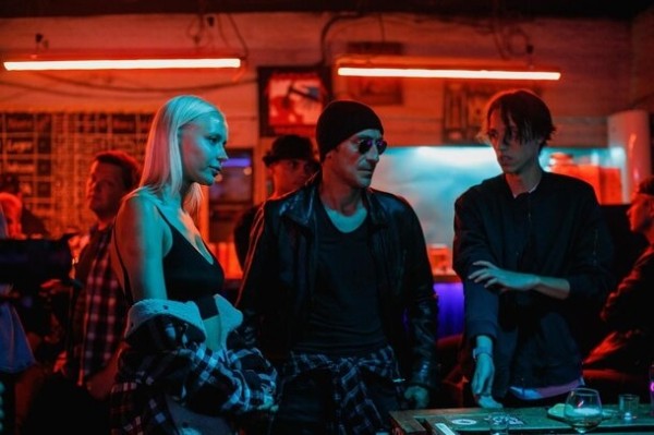 Что посмотреть на выходных: «Шантарам», приквел «Сверхъестественного» и триллер о сталкинге