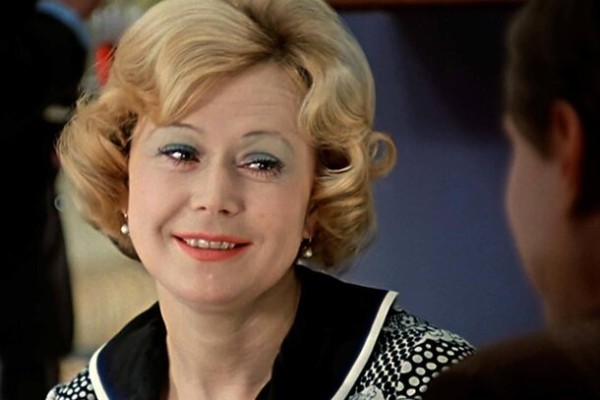 9 героинь из культовых советских фильмов, которыми в наше время уже не восхищаются 9 героинь из культовых советских фильмов, которыми в наше время уже не восхищаются