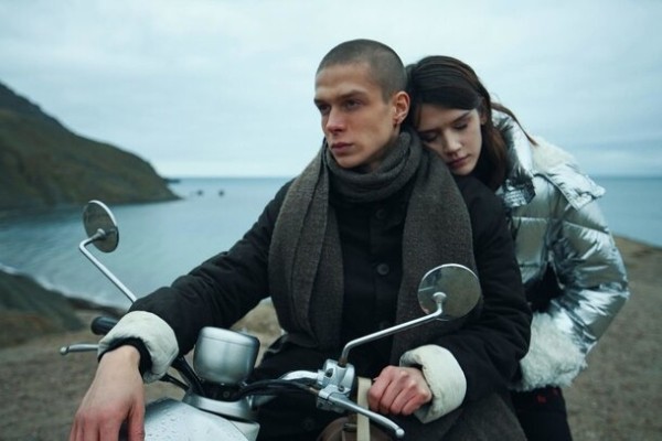 9 главных сериалов октября: «Интервью с вампиром», долгожданный «Шантарам» и новый проект Нолана