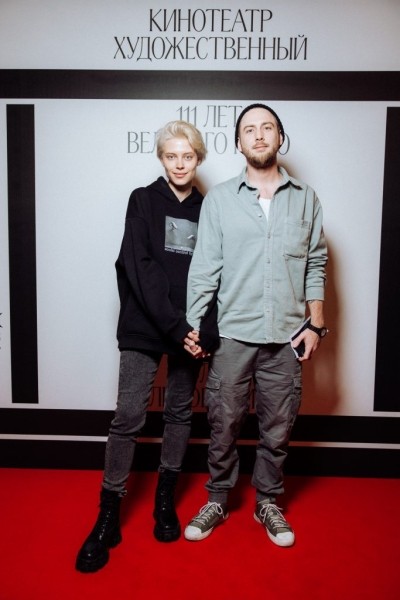 Рената Литвинова, Кантемир Балагов, Александра Ревенко и другие на премьере фильма Григория Добрыгина «На близком расстоянии» Рената Литвинова, Кантемир Балагов, Александра Ревенко и другие на премьере фильма Григория Добрыгина «На близком расстоянии»